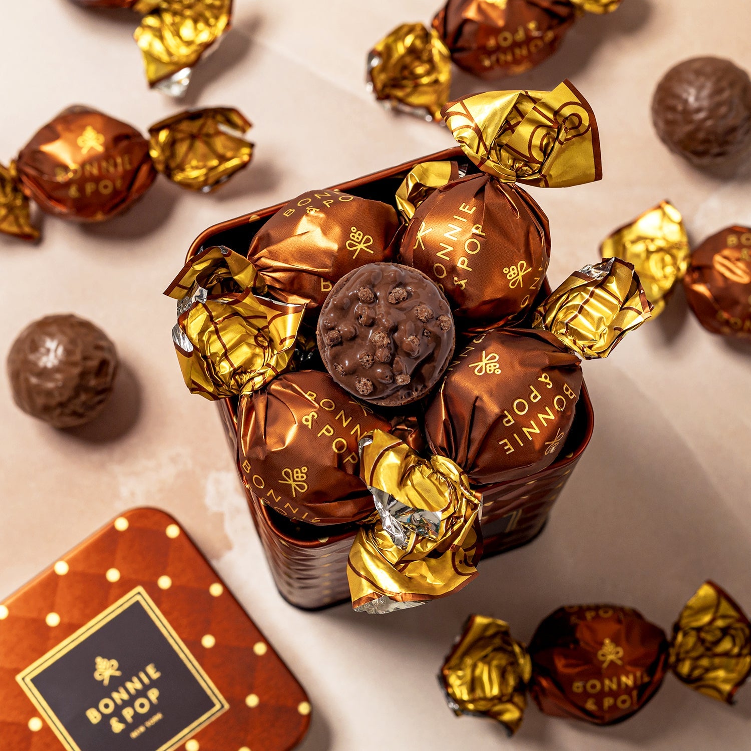 Luxury Chocolate Tins– Gourmet Chocolate Assortment, Premium Milk & Dark Chocolate Bonbons in Elegant Keepsake Tins