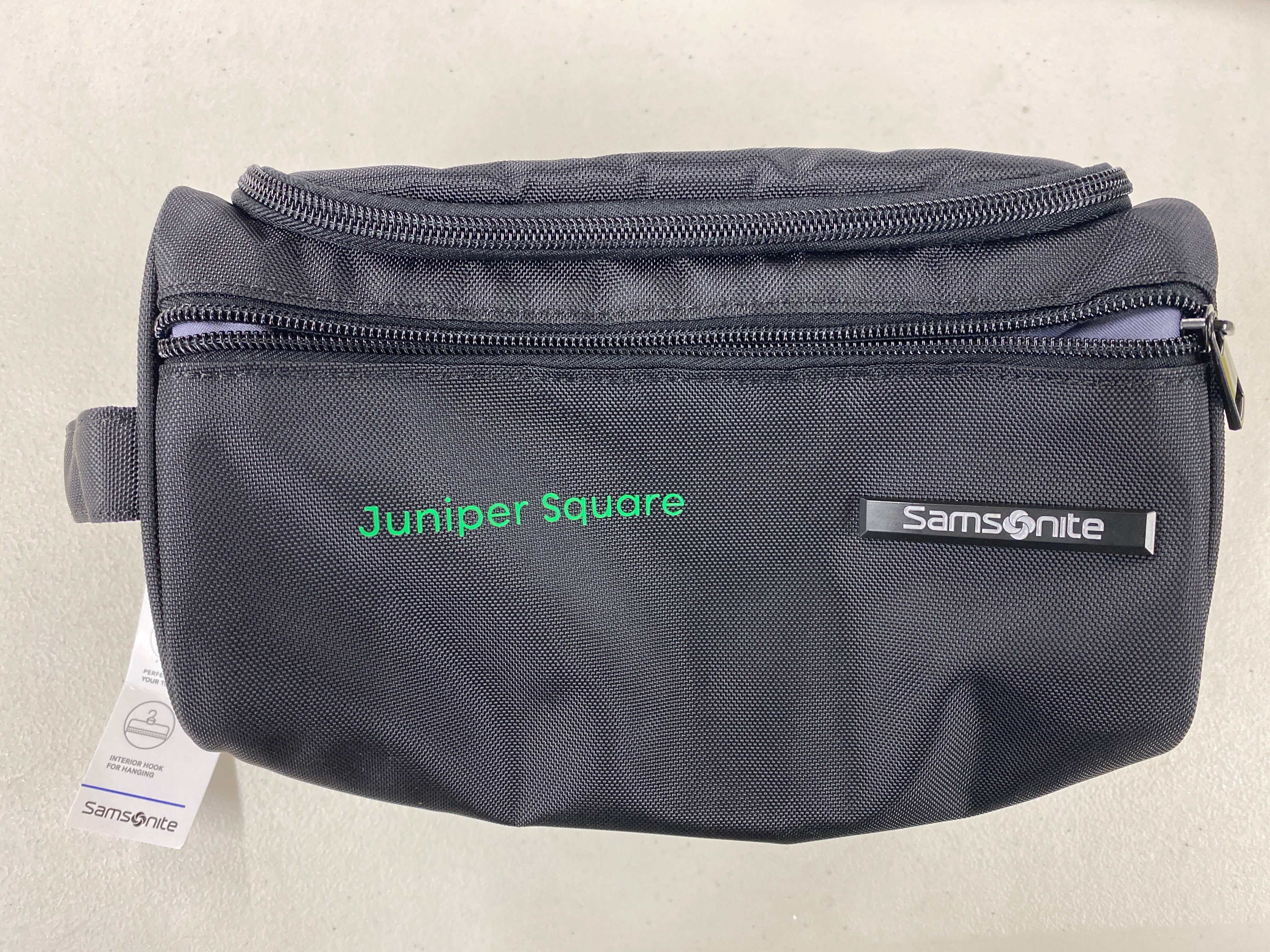 CM - Samsonite hanging travel kit