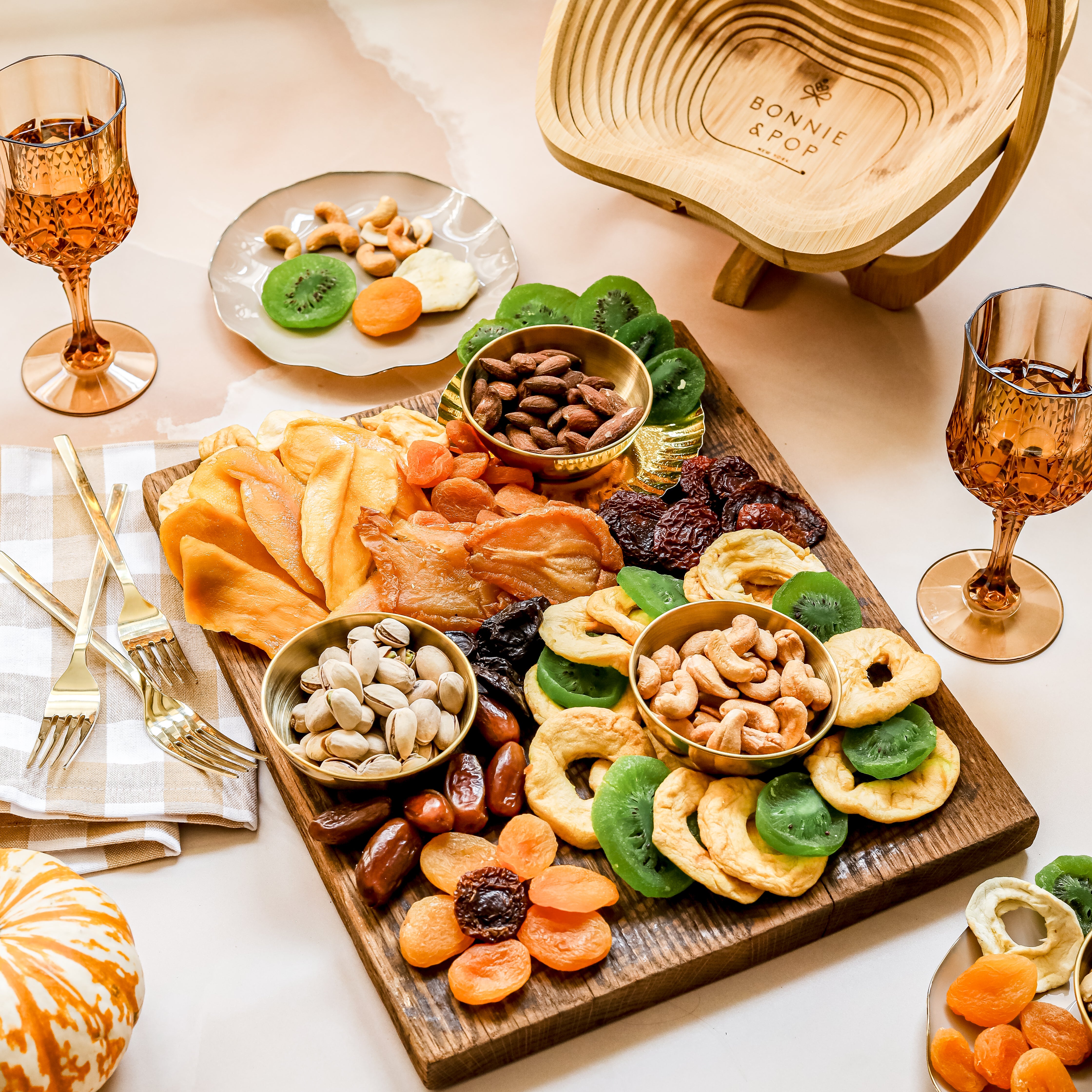 Fruit Gift – Deluxe Dried Fruit & Nut Gift in Reusable Apple-Shaped Tray