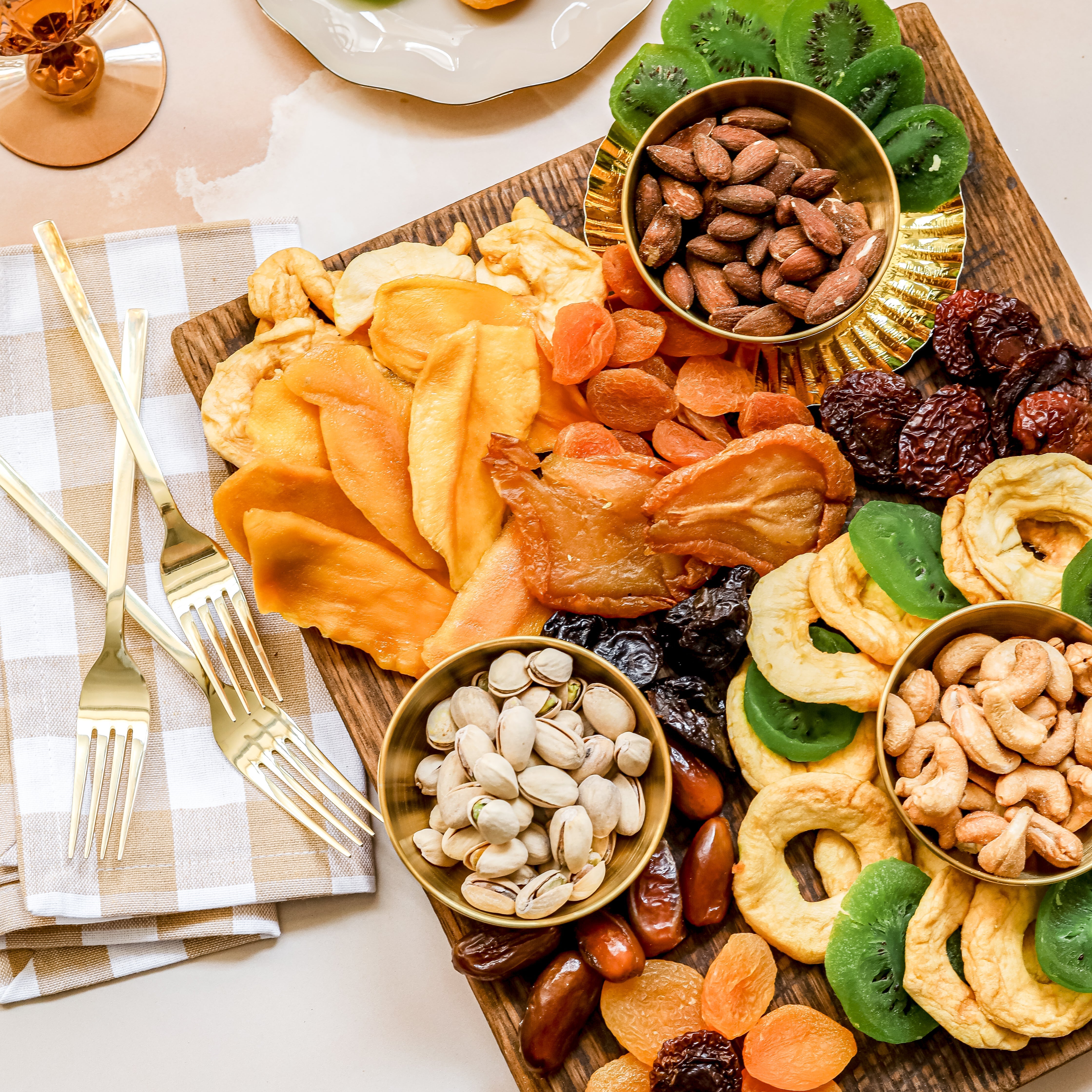 Dried Fruit Gift Basket in Convertible Wooden Tray – Healthy & Elegant Fruit Gift